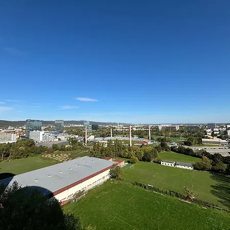 Three Towers With Beautiful View And Parking! Апартаменты Братислава